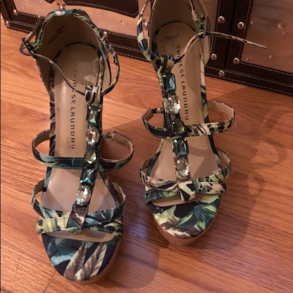 Gorgeous floral heel